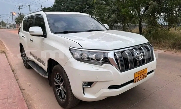 Buy Used Toyota Prado White Car in Thakhek in Khammouan Province Buy Used Toyota Prado White Car in Thakhek in Khammouan Province