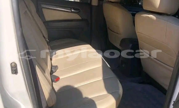 Buy Used Toyota Hilux White Car in Vientiane in Vientiane Province Buy Used Toyota Hilux White Car in Vientiane in Vientiane Province