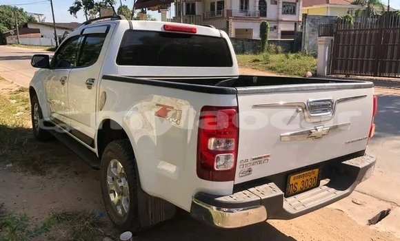 Buy Used Toyota Hilux White Car in Vientiane in Vientiane Province Buy Used Toyota Hilux White Car in Vientiane in Vientiane Province