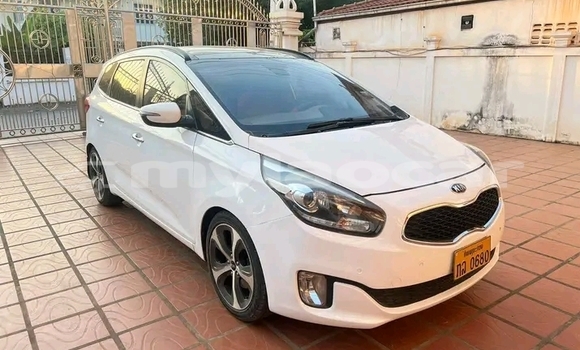 Buy Used Kia Cerato White Car in Vientiane in Vientiane Province Buy Used Kia Cerato White Car in Vientiane in Vientiane Province