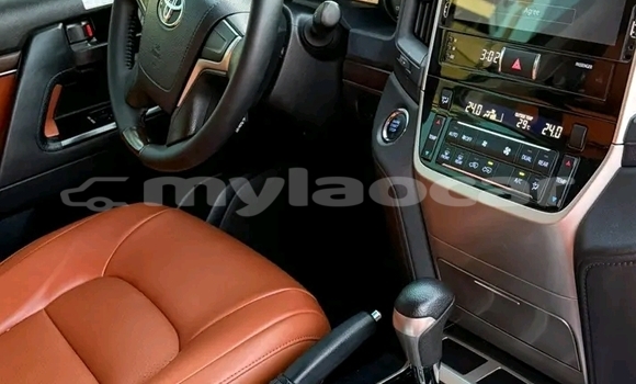 Buy Used Toyota Land Cruiser White Car in Thakhek in Khammouan Province Buy Used Toyota Land Cruiser White Car in Thakhek in Khammouan Province