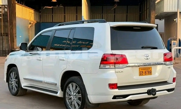 Buy Used Toyota Land Cruiser White Car in Thakhek in Khammouan Province Buy Used Toyota Land Cruiser White Car in Thakhek in Khammouan Province