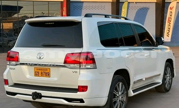 Buy Used Toyota Land Cruiser White Car in Thakhek in Khammouan Province Buy Used Toyota Land Cruiser White Car in Thakhek in Khammouan Province