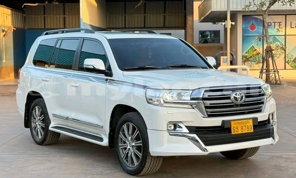 Buy Used Toyota Land Cruiser White Car in Thakhek in Khammouan Province Buy Used Toyota Land Cruiser White Car in Thakhek in Khammouan Province