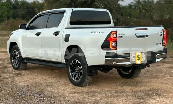 Buy Used Toyota Hiluxe Revo White Car in Champasak in Champasak Province Buy Used Toyota Hiluxe Revo White Car in Champasak in Champasak Province