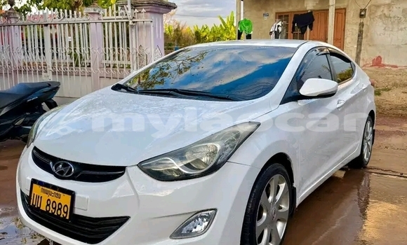Buy Used Hyundai Elantra White Car in Thakhek in Khammouan Province