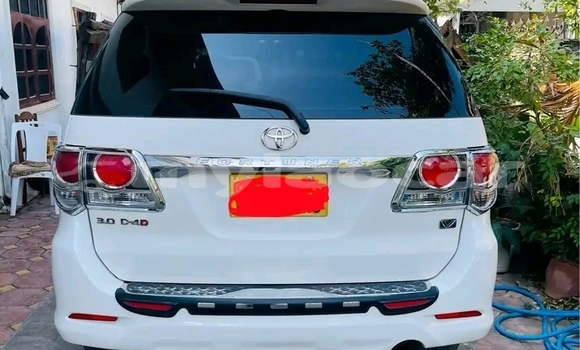 Buy Used Toyota Fortuner White Car in Vientiane in Vientiane Province Buy Used Toyota Fortuner White Car in Vientiane in Vientiane Province