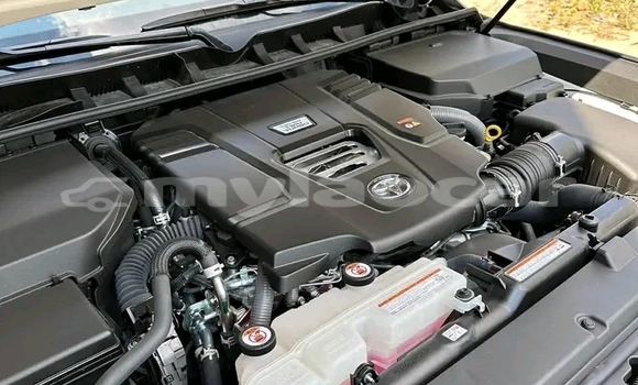 Buy Used Toyota Land Cruiser White Car in Vientiane in Vientiane Province