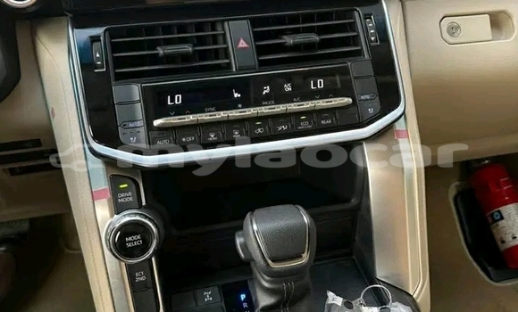 Buy Used Toyota Land Cruiser White Car in Vientiane in Vientiane Province Buy Used Toyota Land Cruiser White Car in Vientiane in Vientiane Province