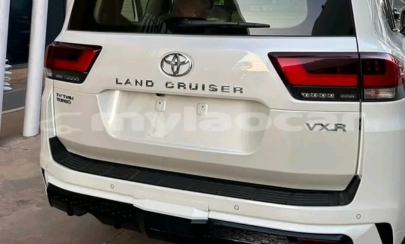 Buy Used Toyota Land Cruiser White Car in Vientiane in Vientiane Province Buy Used Toyota Land Cruiser White Car in Vientiane in Vientiane Province
