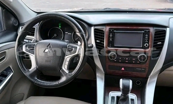 Buy Used Mitsubishi Pajero Black Car in Vientiane in Vientiane Province Buy Used Mitsubishi Pajero Black Car in Vientiane in Vientiane Province