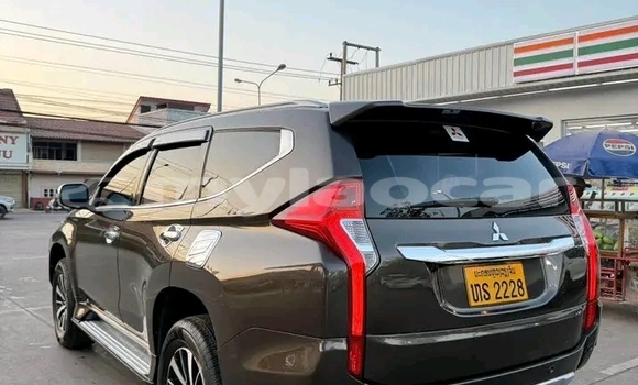Buy Used Mitsubishi Pajero Black Car in Vientiane in Vientiane Province Buy Used Mitsubishi Pajero Black Car in Vientiane in Vientiane Province