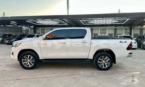 Buy Used Toyota Hiluxe Revo White Car in Vientiane in Vientiane Province Buy Used Toyota Hiluxe Revo White Car in Vientiane in Vientiane Province