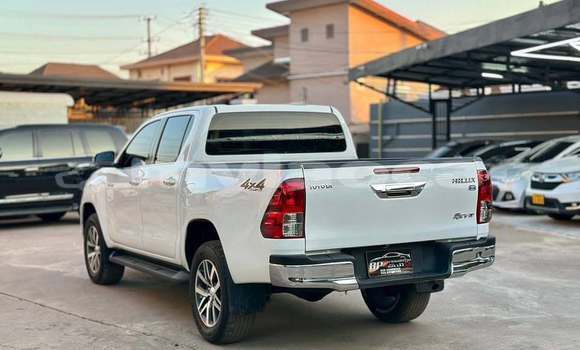 Buy Used Toyota Hiluxe Revo White Car in Vientiane in Vientiane Province Buy Used Toyota Hiluxe Revo White Car in Vientiane in Vientiane Province