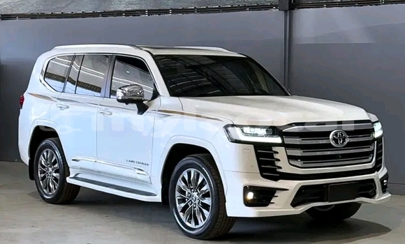 Buy Used Toyota Land Cruiser White Car in Luang Namtha in Luang Namtha Province Buy Used Toyota Land Cruiser White Car in Luang Namtha in Luang Namtha Province