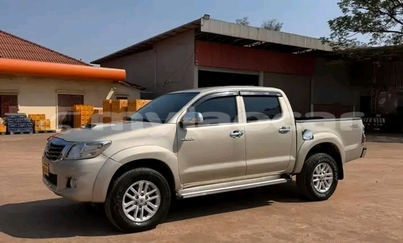 Buy Used Toyota Hilux Other Car in Import - Dubai in Attapeu Province Buy Used Toyota Hilux Other Car in Import - Dubai in Attapeu Province