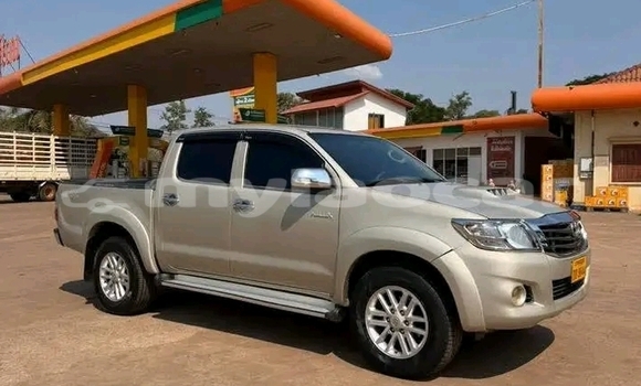 Buy Used Toyota Hilux Other Car in Import - Dubai in Attapeu Province Buy Used Toyota Hilux Other Car in Import - Dubai in Attapeu Province