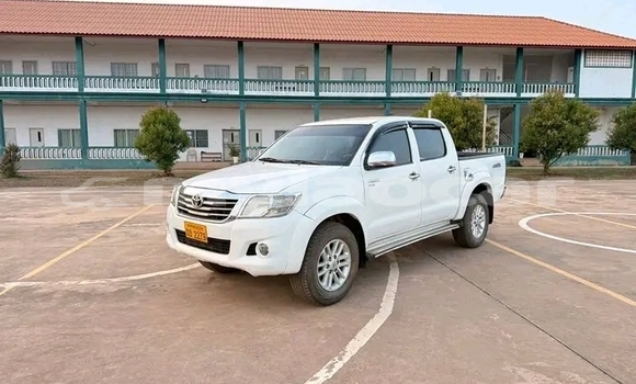 Buy Used Toyota Hilux White Car in Vientiane in Vientiane Province Buy Used Toyota Hilux White Car in Vientiane in Vientiane Province