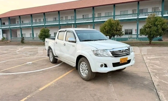 Buy Used Toyota Hilux White Car in Vientiane in Vientiane Province Buy Used Toyota Hilux White Car in Vientiane in Vientiane Province