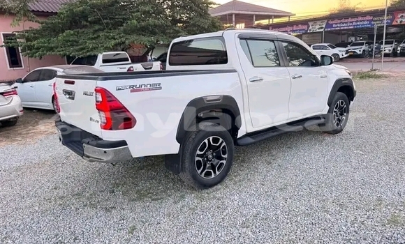 Buy Used Toyota 4Runner White Car in Vientiane in Vientiane Province Buy Used Toyota 4Runner White Car in Vientiane in Vientiane Province