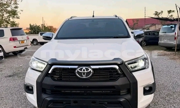 Buy Used Toyota 4Runner White Car in Vientiane in Vientiane Province Buy Used Toyota 4Runner White Car in Vientiane in Vientiane Province