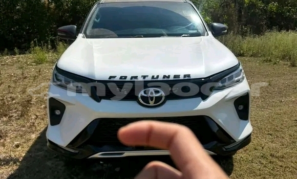 Buy Used Toyota Fortuner White Car in Vientiane in Vientiane Province