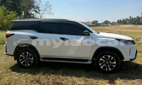 Buy Used Toyota Fortuner White Car in Vientiane in Vientiane Province Buy Used Toyota Fortuner White Car in Vientiane in Vientiane Province