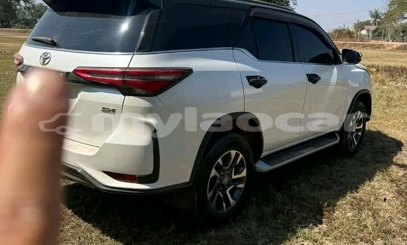 Buy Used Toyota Fortuner White Car in Vientiane in Vientiane Province Buy Used Toyota Fortuner White Car in Vientiane in Vientiane Province