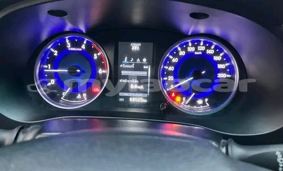 Buy Used Toyota Hilux White Car in Vientiane in Vientiane Province