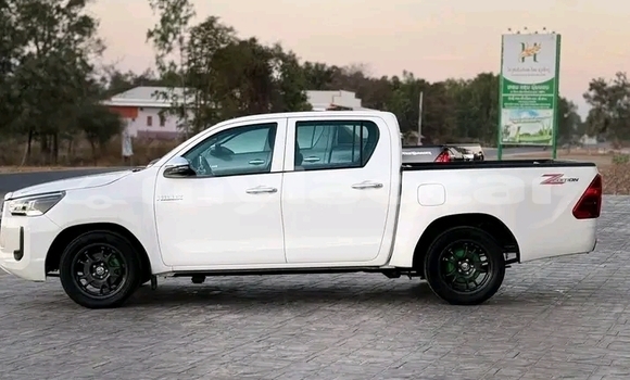 Buy Used Toyota Hilux White Car in Vientiane in Vientiane Province Buy Used Toyota Hilux White Car in Vientiane in Vientiane Province