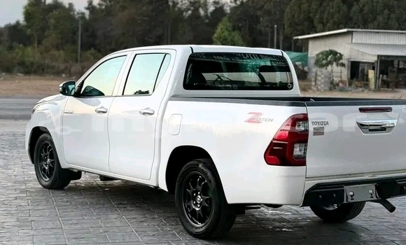Buy Used Toyota Hilux White Car in Vientiane in Vientiane Province Buy Used Toyota Hilux White Car in Vientiane in Vientiane Province