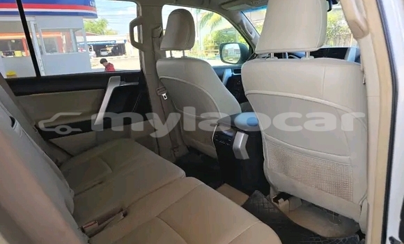 Buy Used Toyota Prado White Car in Thakhek in Khammouan Province