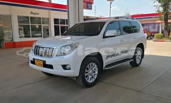 Buy Used Toyota Prado White Car in Thakhek in Khammouan Province Buy Used Toyota Prado White Car in Thakhek in Khammouan Province