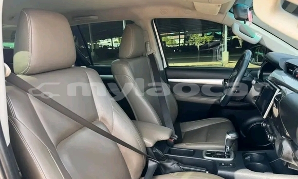 Buy Used Toyota Hilux White Car in Vientiane in Vientiane Province Buy Used Toyota Hilux White Car in Vientiane in Vientiane Province