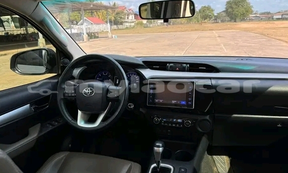Buy Used Toyota Hilux White Car in Vientiane in Vientiane Province Buy Used Toyota Hilux White Car in Vientiane in Vientiane Province