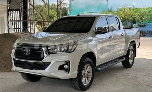 Buy Used Toyota Hilux White Car in Vientiane in Vientiane Province Buy Used Toyota Hilux White Car in Vientiane in Vientiane Province