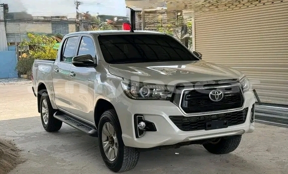 Buy Used Toyota Hilux White Car in Vientiane in Vientiane Province Buy Used Toyota Hilux White Car in Vientiane in Vientiane Province