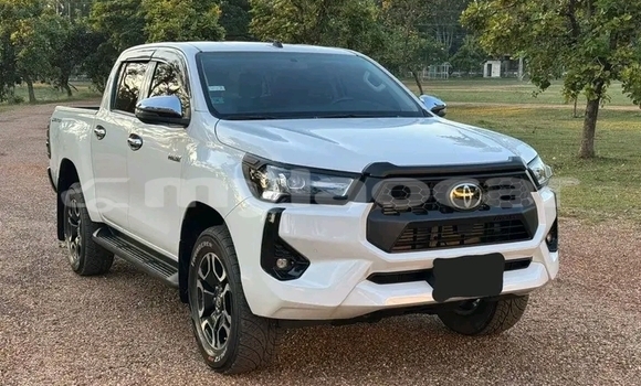 Buy Used Toyota 4Runner White Car in Vientiane in Vientiane Province Buy Used Toyota 4Runner White Car in Vientiane in Vientiane Province
