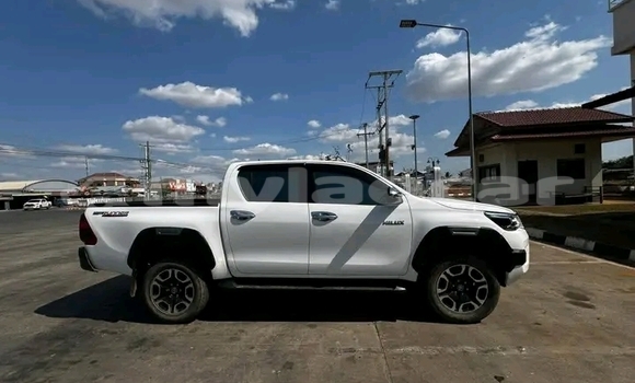 Buy Used Toyota Hiluxe VIGO White Car in Vientiane in Vientiane Province Buy Used Toyota Hiluxe VIGO White Car in Vientiane in Vientiane Province