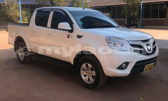 Buy Used Toyota Hilux White Car in Savannakhet in Savannakhét Province Buy Used Toyota Hilux White Car in Savannakhet in Savannakhét Province