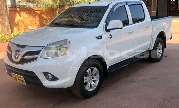 Buy Used Toyota Hilux White Car in Savannakhet in Savannakhét Province Buy Used Toyota Hilux White Car in Savannakhet in Savannakhét Province