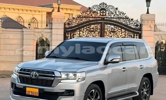 Buy Used Toyota Land Cruiser White Car in Vientiane in Vientiane Province Buy Used Toyota Land Cruiser White Car in Vientiane in Vientiane Province