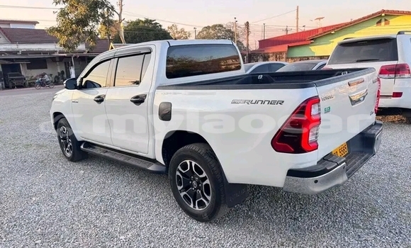 Buy Used Toyota Hiluxe Revo White Car in Vientiane in Vientiane Province Buy Used Toyota Hiluxe Revo White Car in Vientiane in Vientiane Province
