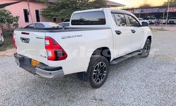 Buy Used Toyota Hiluxe Revo White Car in Vientiane in Vientiane Province Buy Used Toyota Hiluxe Revo White Car in Vientiane in Vientiane Province