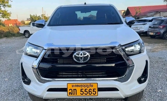 Buy Used Toyota Hiluxe Revo White Car in Vientiane in Vientiane Province Buy Used Toyota Hiluxe Revo White Car in Vientiane in Vientiane Province