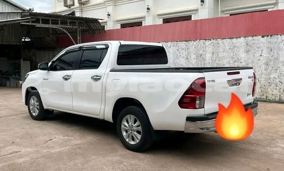 Buy Used Toyota Hilux White Car in Sainyabuli in Xaignabouli Province Buy Used Toyota Hilux White Car in Sainyabuli in Xaignabouli Province