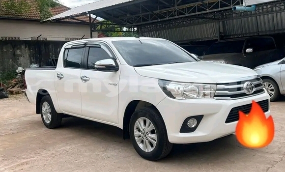 Buy Used Toyota Hilux White Car in Sainyabuli in Xaignabouli Province Buy Used Toyota Hilux White Car in Sainyabuli in Xaignabouli Province