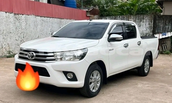 Buy Used Toyota Hilux White Car in Sainyabuli in Xaignabouli Province Buy Used Toyota Hilux White Car in Sainyabuli in Xaignabouli Province
