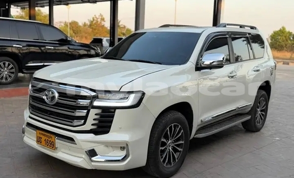 Buy Used Toyota Land Cruiser Prado White Car in Vientiane in Vientiane Province Buy Used Toyota Land Cruiser Prado White Car in Vientiane in Vientiane Province