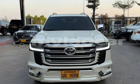 Buy Used Toyota Land Cruiser Prado White Car in Vientiane in Vientiane Province Buy Used Toyota Land Cruiser Prado White Car in Vientiane in Vientiane Province